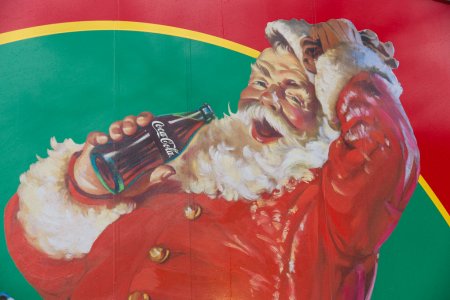 Coca-Cola lança anúncio global de Natal que promete 'nos unir'